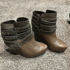 BCBGeneration wedge heel, women’s 8, brown leather.